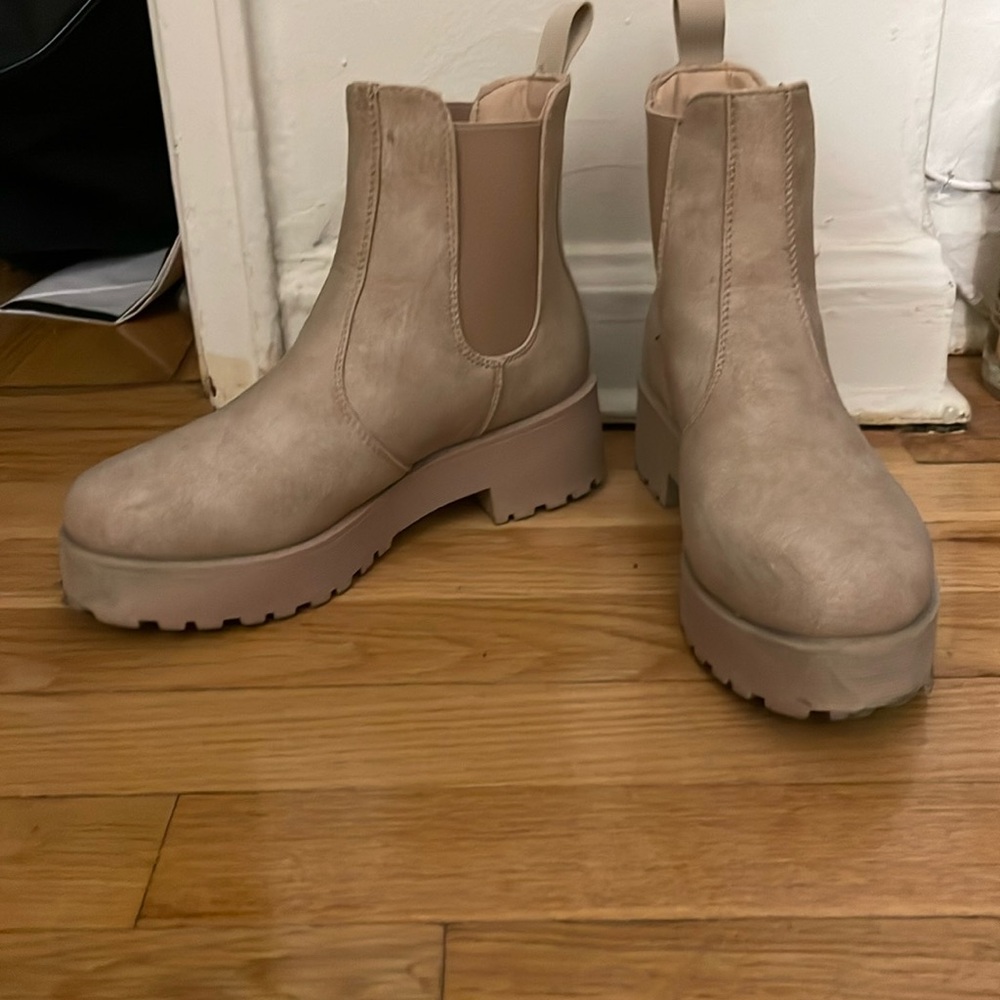 Tan Chelsea boot